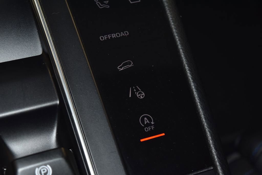 Certified 2024 Porsche Macan image 19