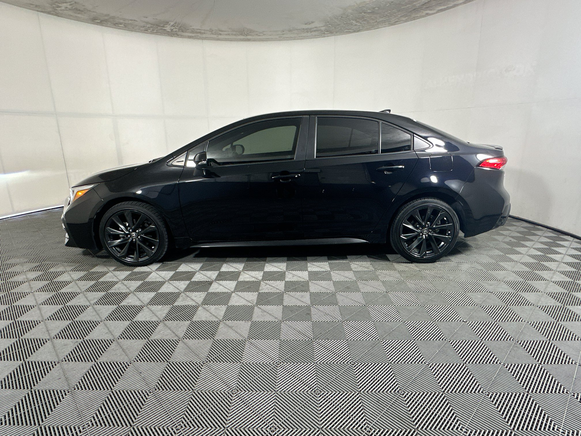 Used 2023 Toyota Corolla SE FWD image 6