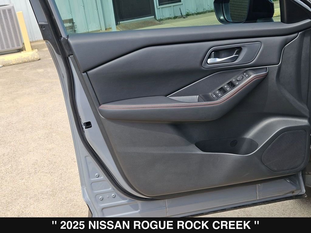 Used 2025 Nissan Rogue SV AWD/4WD image 13