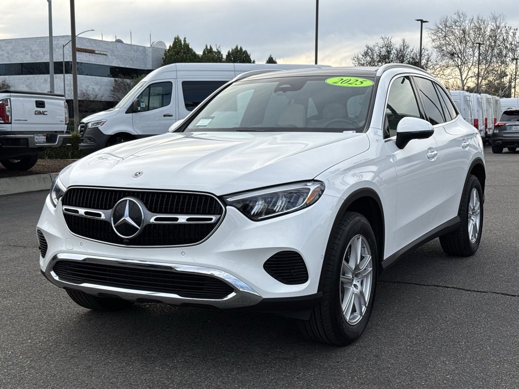 Used 2025 Mercedes-Benz GLC 300 4MATIC image 10