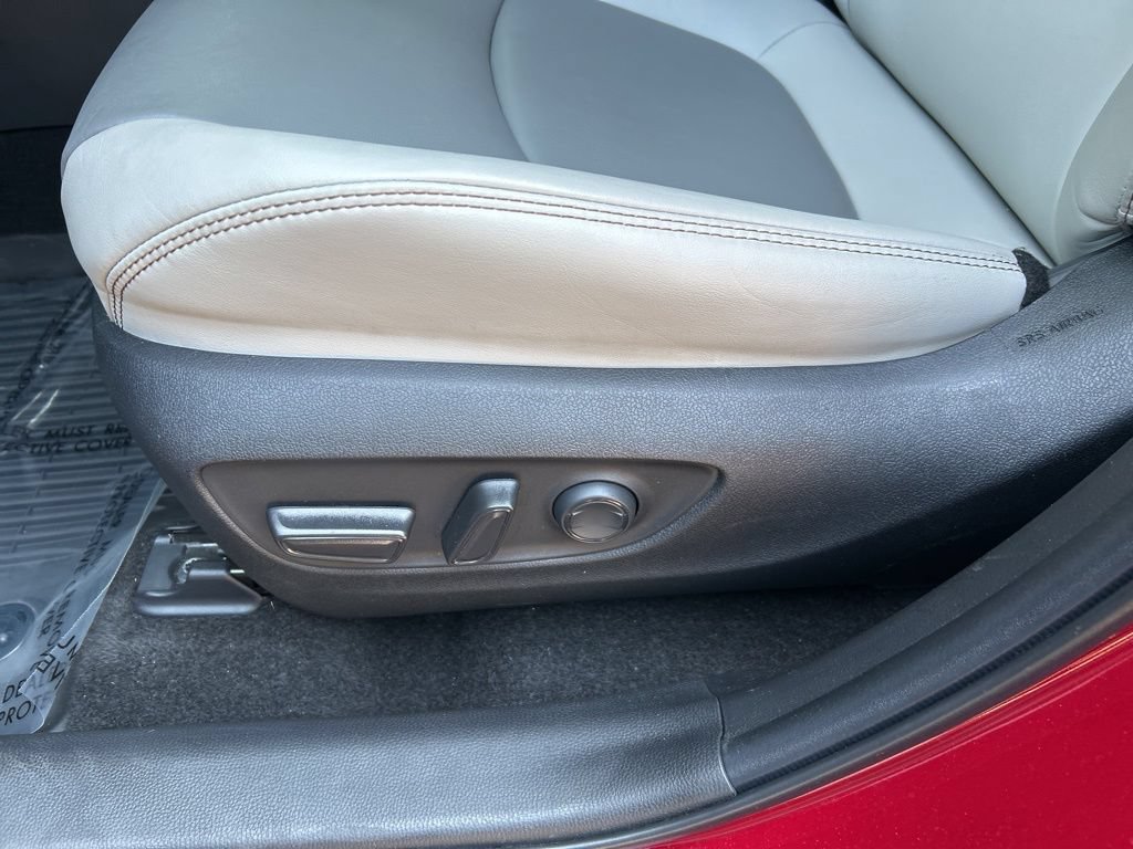 Used 2022 Toyota RAV4 XLE Premium FWD image 16