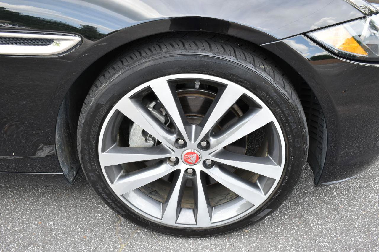 Used 2019 Jaguar XE Prestige RWD image 12