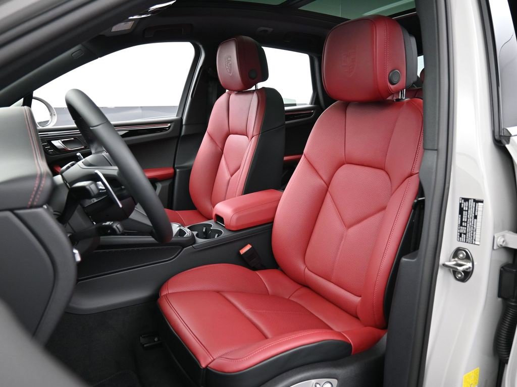 New 2026 Porsche Macan image 5