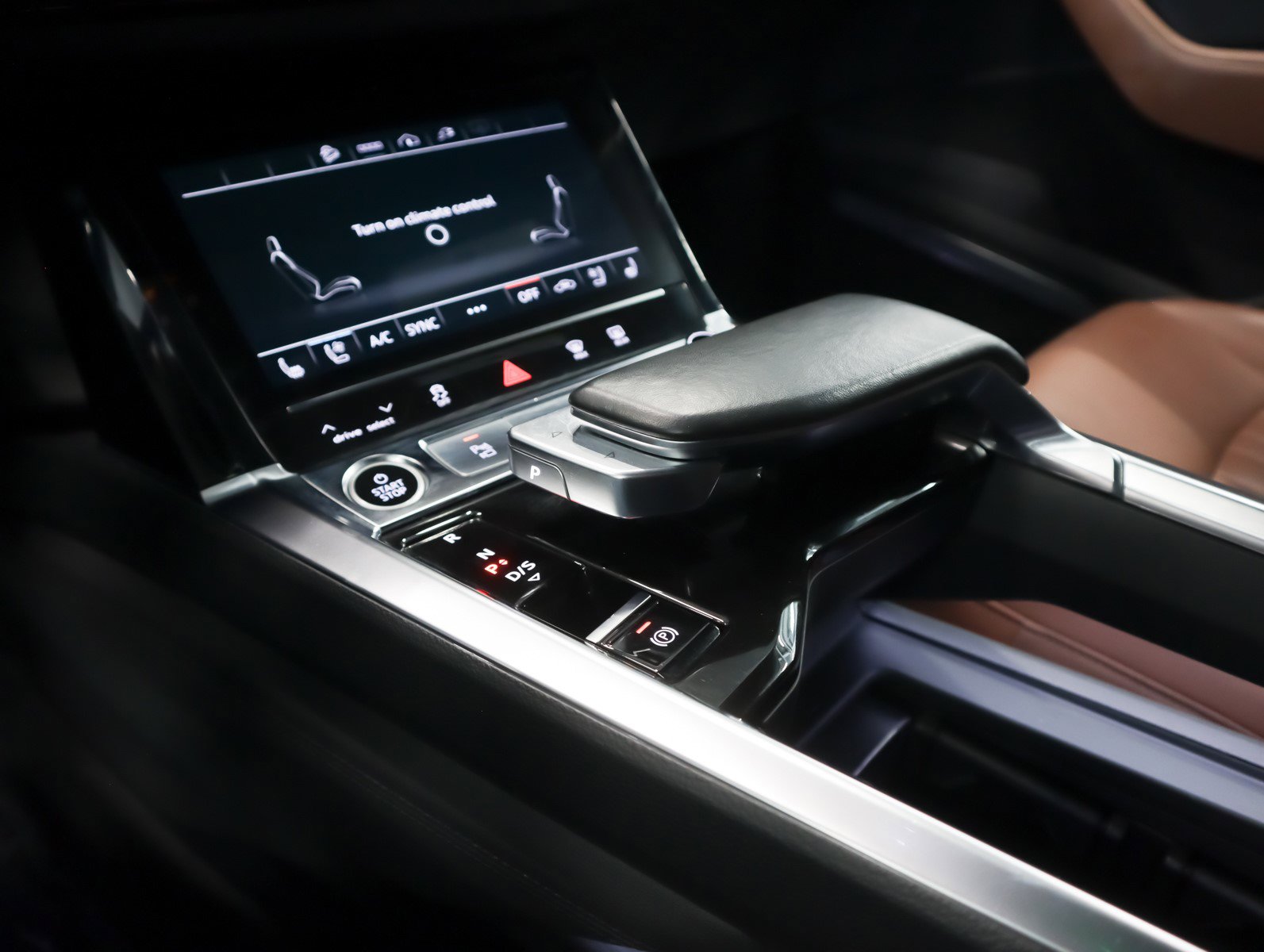 Used 2024 Audi Q8 e-tron Premium Plus image 22