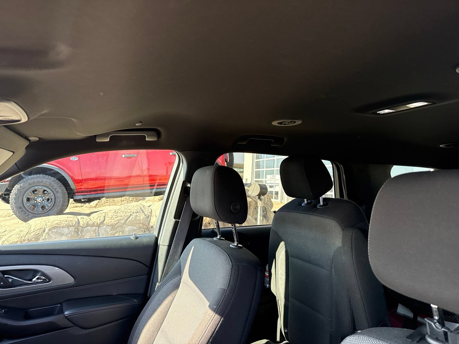 Used 2023 Chevrolet Traverse LT FWD image 15
