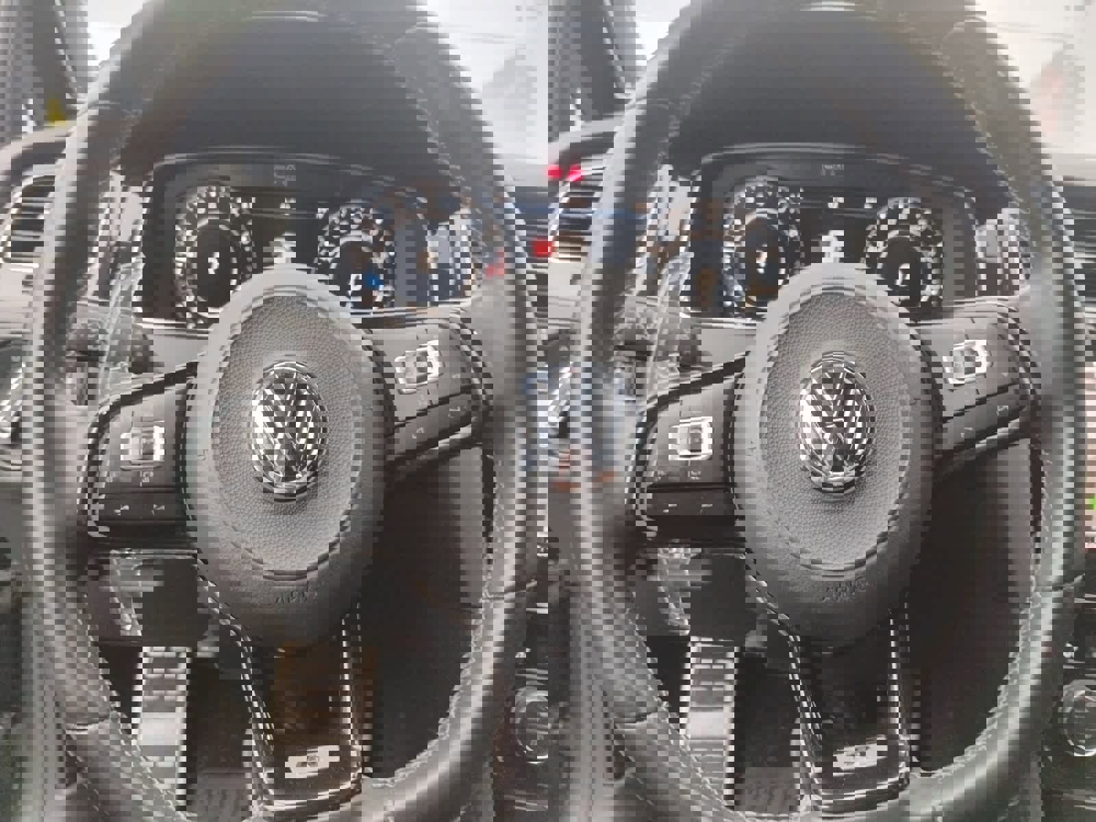 Used 2018 Volkswagen Golf R 4-Door image 10