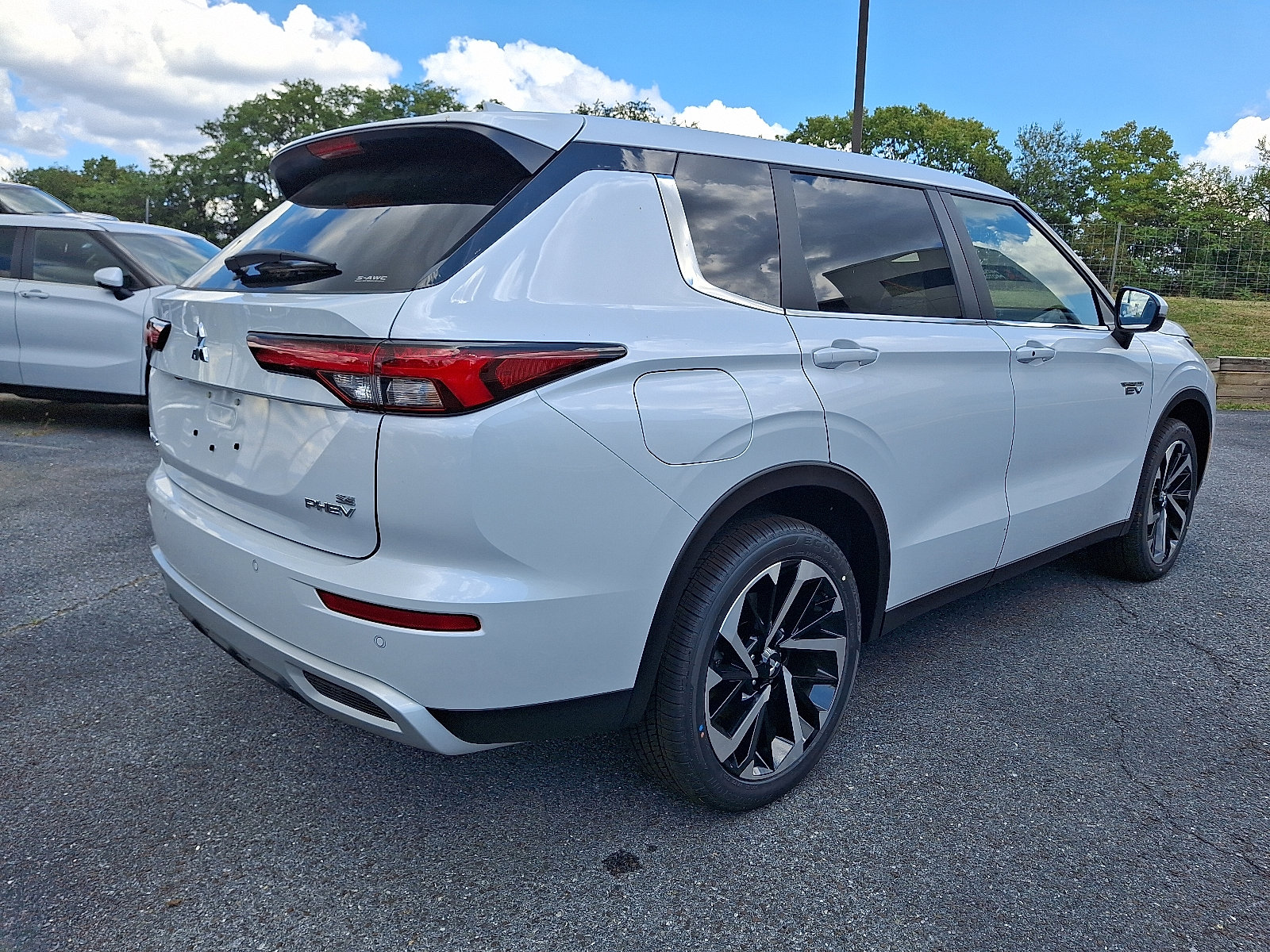 New 2025 Mitsubishi Outlander SE image 7