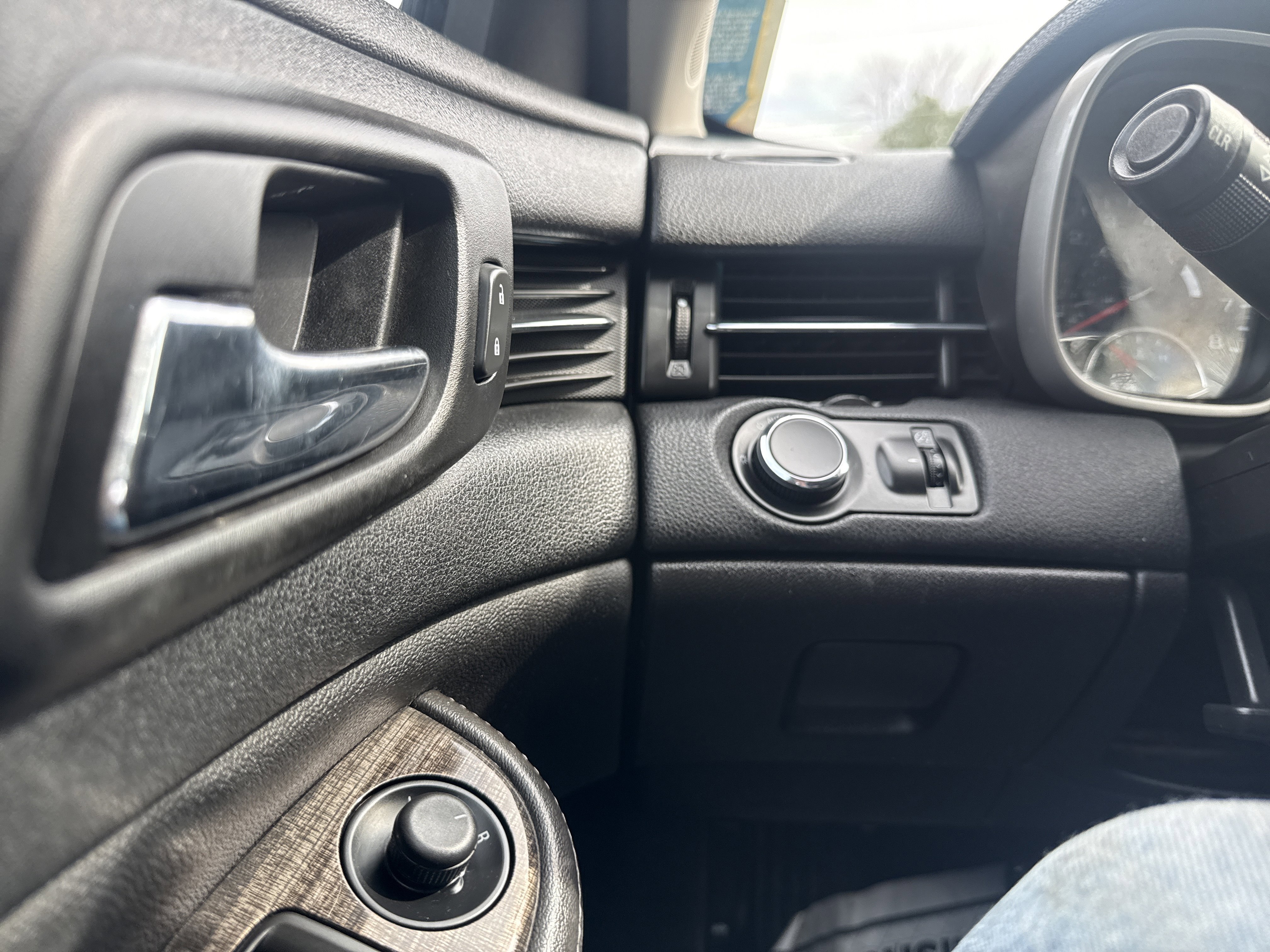 Used 2015 Chevrolet Malibu LT image 23