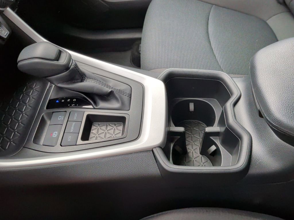 Used 2025 Toyota RAV4 LE image 27