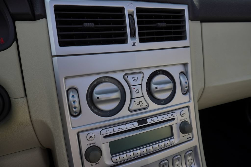 Used 2005 Chrysler Crossfire Limited RWD image 25