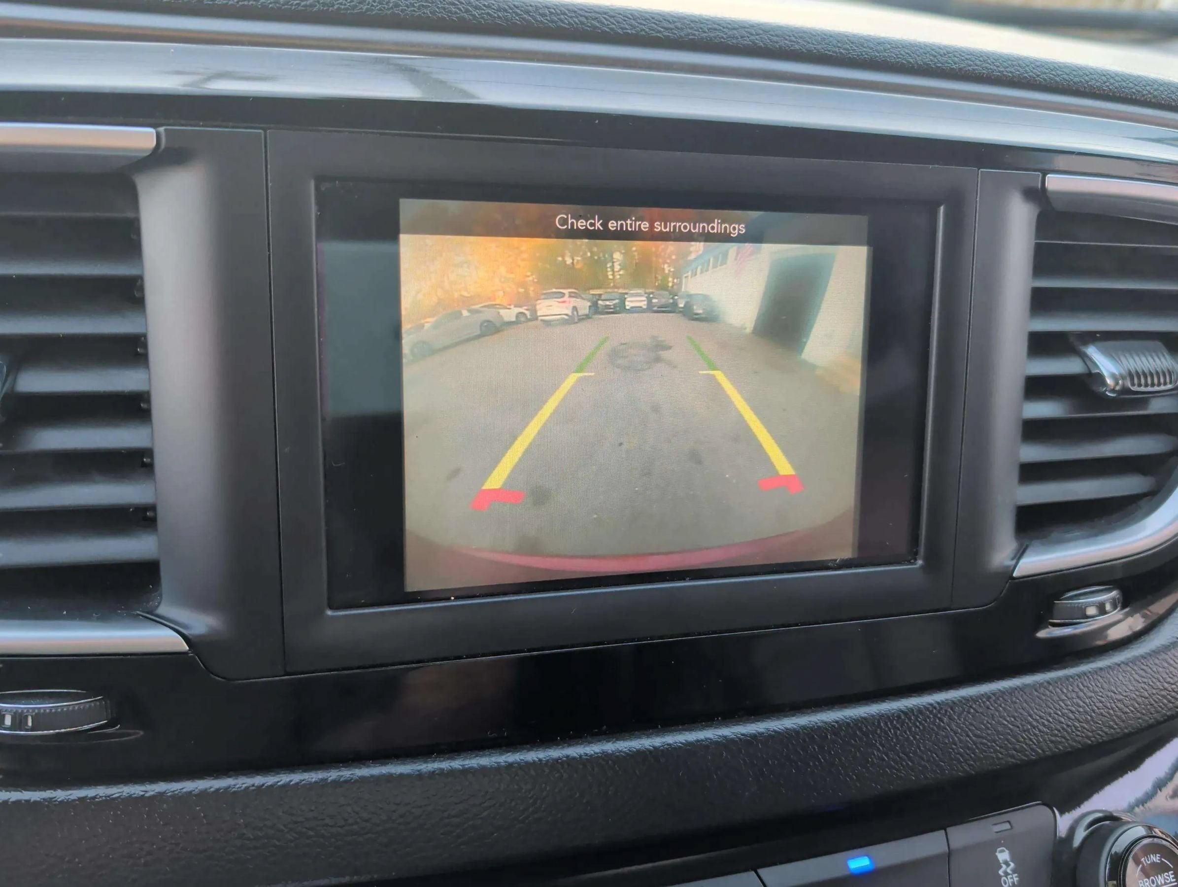 Used 2020 Chrysler Pacifica Touring-L FWD image 25
