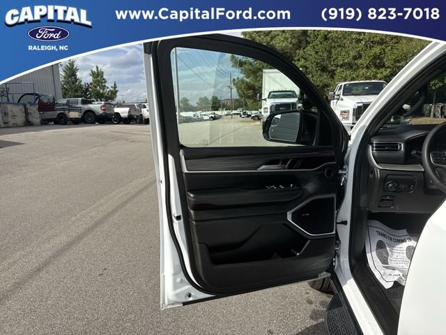 Used 2024 Jeep Wagoneer L Series II w/ Flexible Seating Group image 19