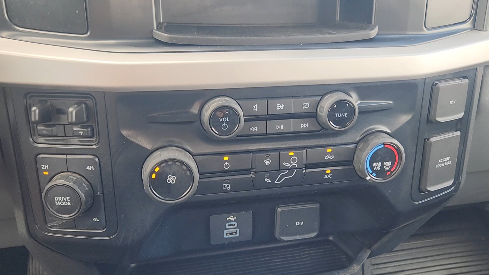 Used 2024 Ford F550 4x4 Crew Cab Super Duty image 27