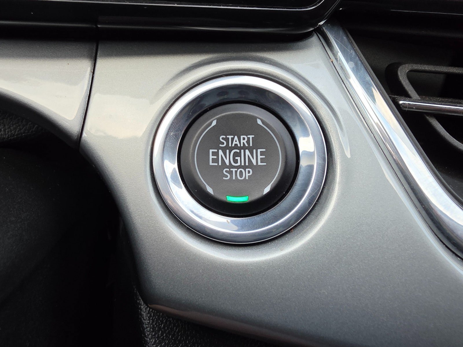 Used 2025 Chevrolet Trax LT w/ LT Convenience Package FWD image 46