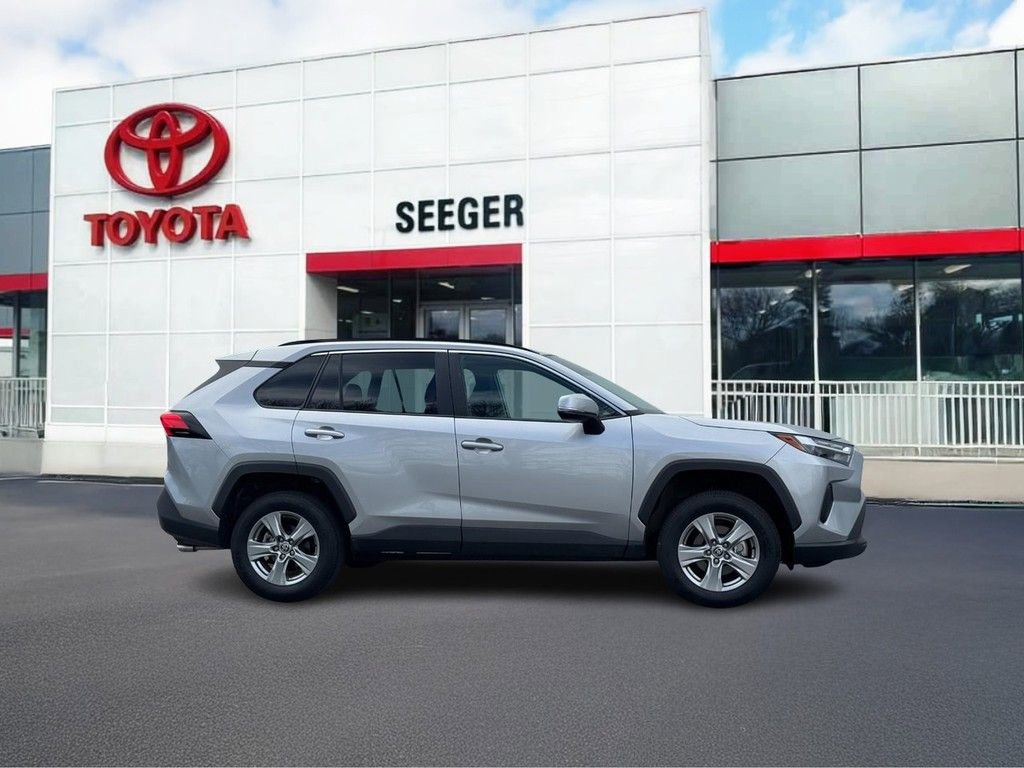 Used 2025 Toyota RAV4 XLE video 2