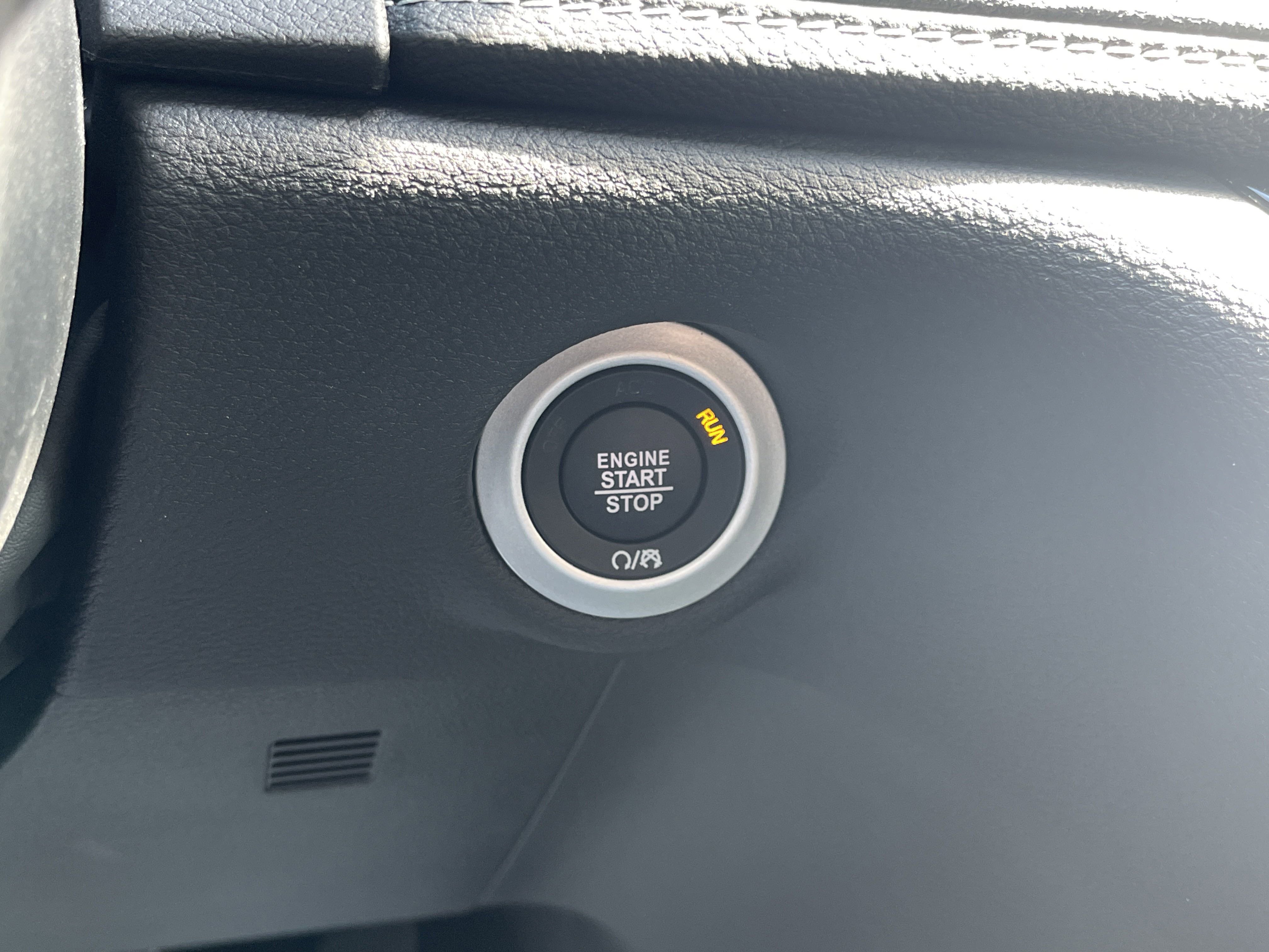 New 2026 Chrysler Pacifica Select FWD image 22