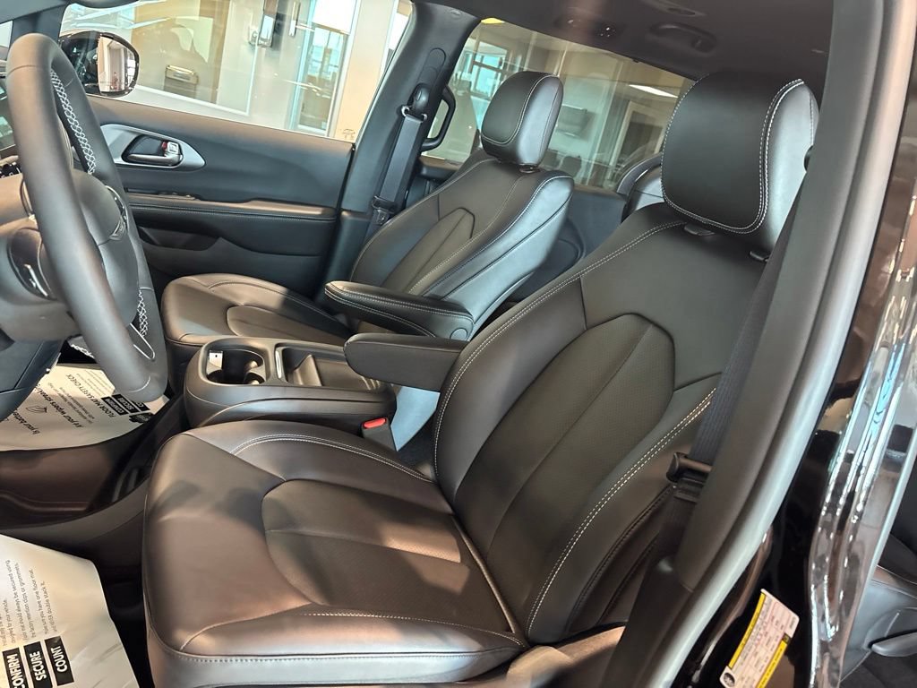 New 2027 Chrysler Pacifica Select FWD image 21