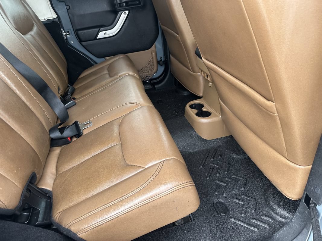 Used 2014 Jeep Wrangler Unlimited Sahara w/ Connectivity Group AWD/4WD image 25