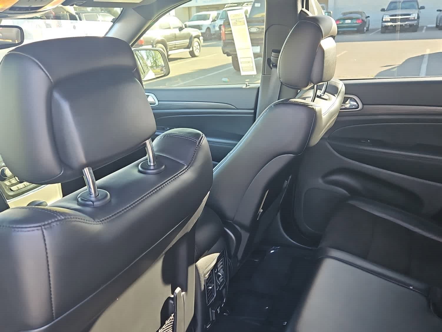 Used 2021 Jeep Grand Cherokee Laredo X image 11