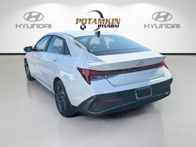 Used 2025 Hyundai Elantra SEL FWD image 7