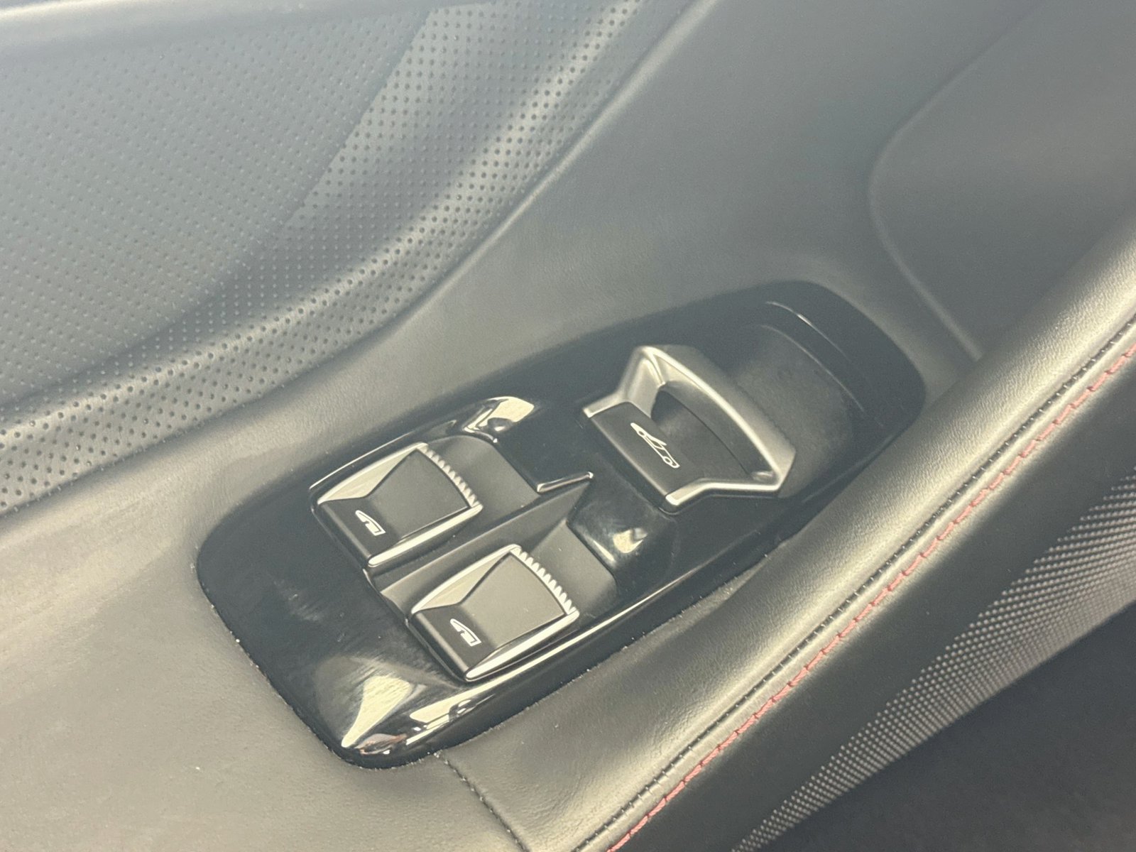 Used 2023 McLaren GT RWD image 17