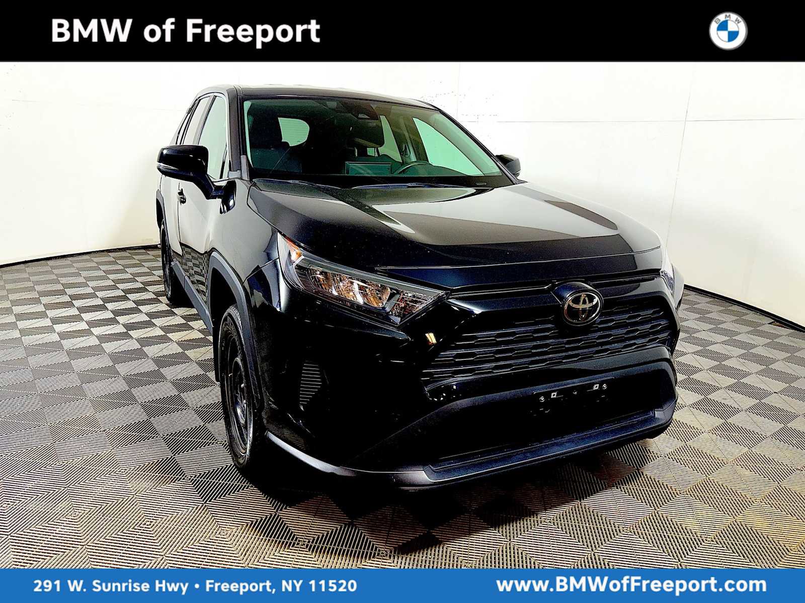 Used 2022 Toyota RAV4 LE AWD/4WD image 1