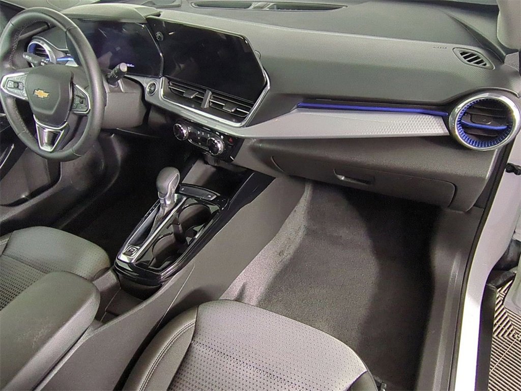 Certified 2025 Chevrolet Trax LT w/ Driver Confidence Package image 26