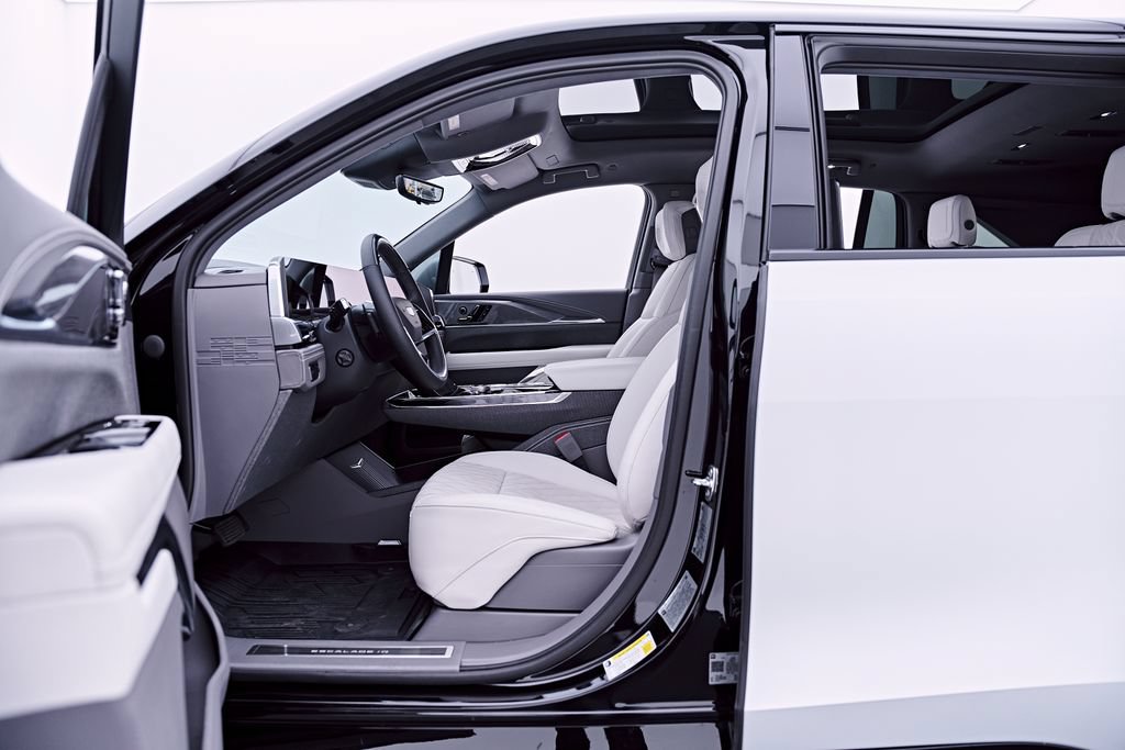 Used 2026 Cadillac Escalade IQ Sport 1 w/ LPO, Etrunk Organizer Package AWD/4WD image 47