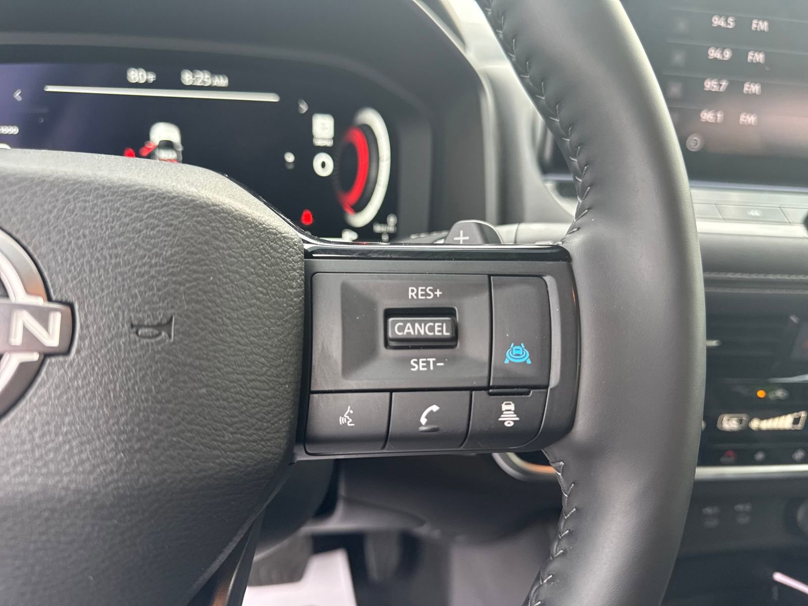 Certified 2025 Nissan Rogue SL w/ SL Premium Package FWD image 15
