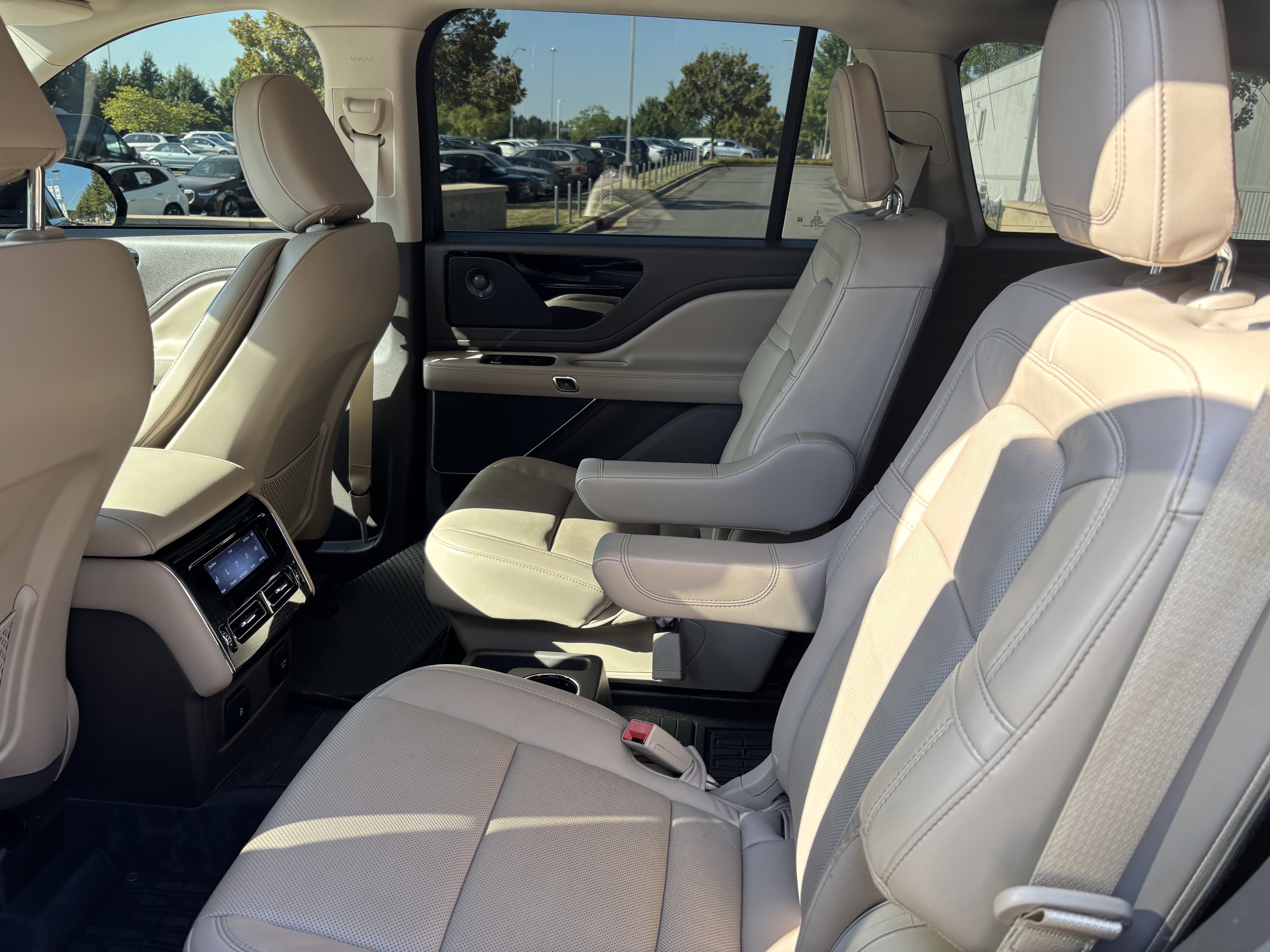 Used 2024 Lincoln Aviator Reserve w/ Equipment Group 201A image 34