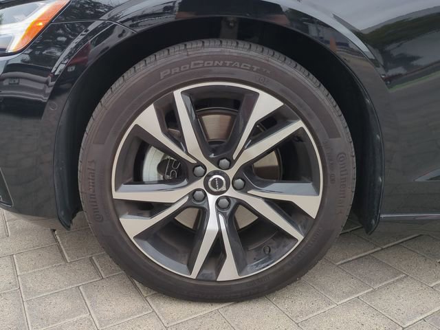 Certified 2025 Volvo S60 B5 Plus image 10