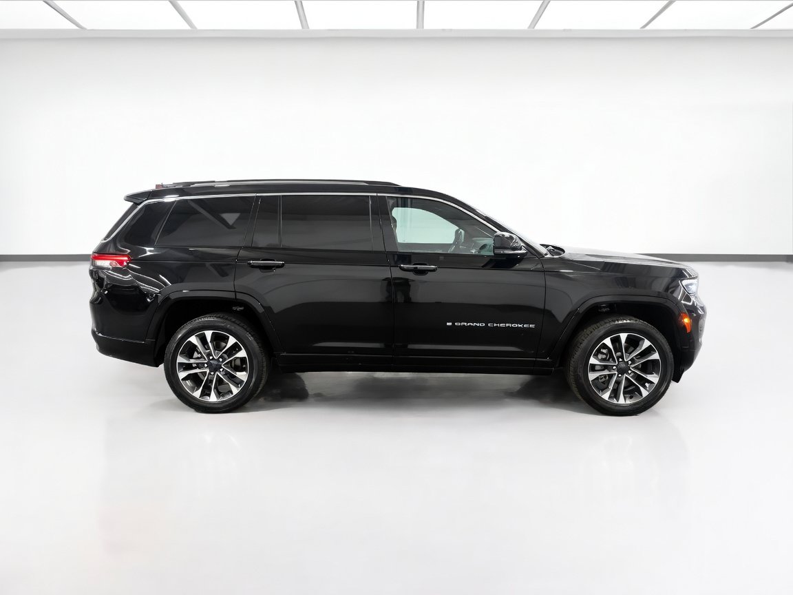 Used 2023 Jeep Grand Cherokee L Overland AWD/4WD image 26
