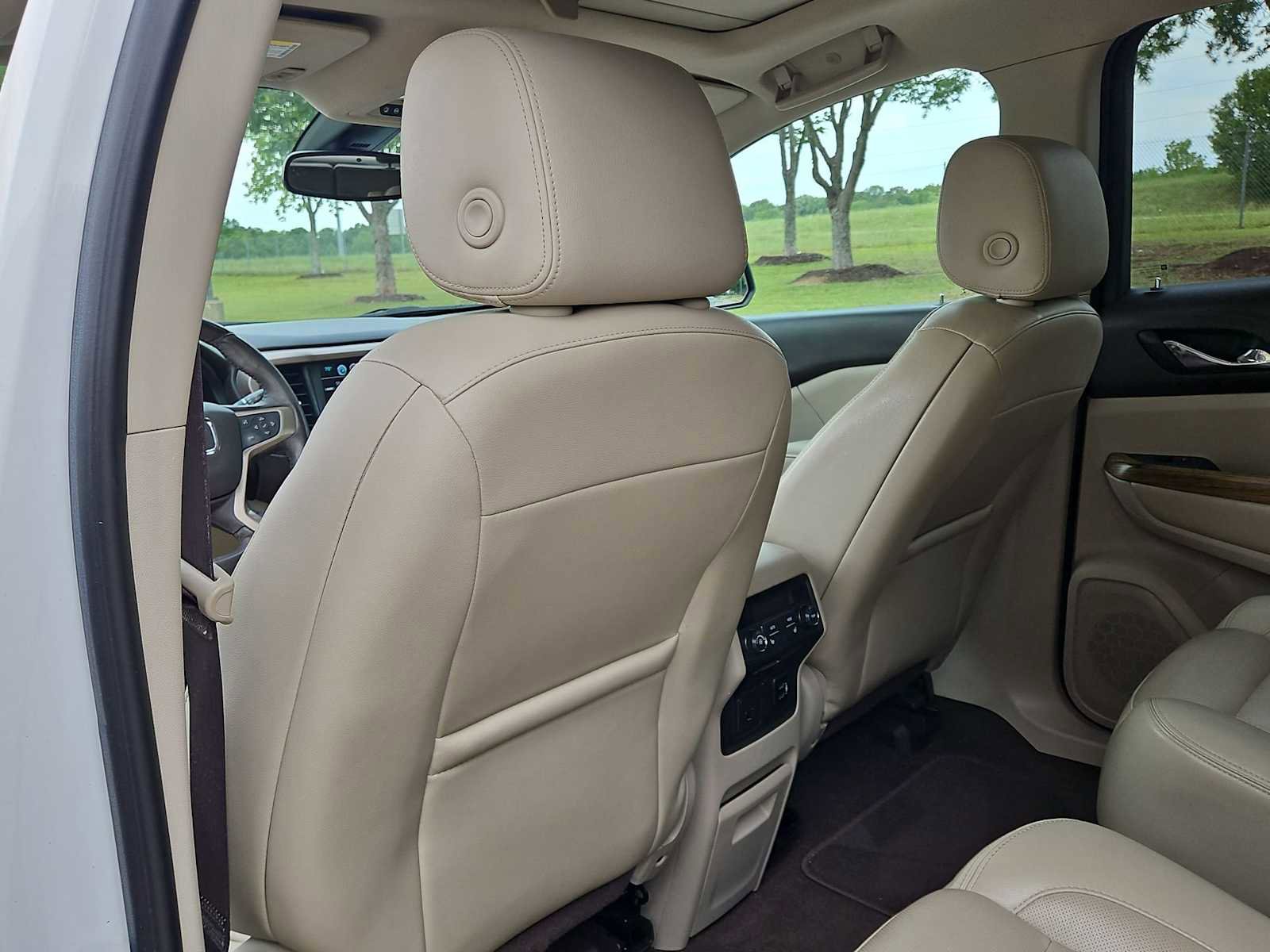 Used 2017 GMC Acadia Denali w/ Technology Package FWD image 19