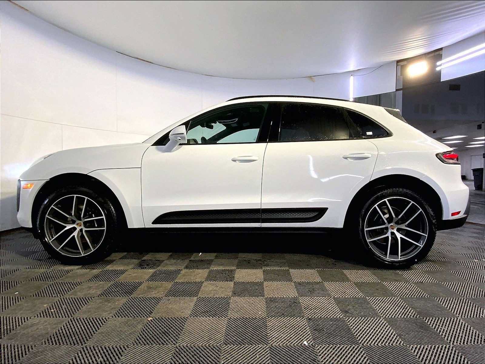 New 2026 Porsche Macan AWD/4WD image 2