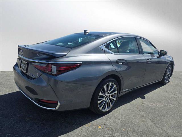 Used 2021 Lexus ES 300h w/ Premium Package FWD image 3