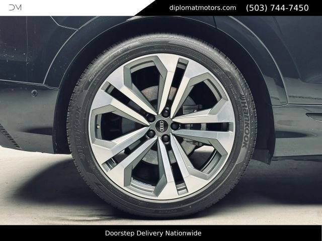 Used 2021 Audi Q8 Prestige AWD/4WD image 40