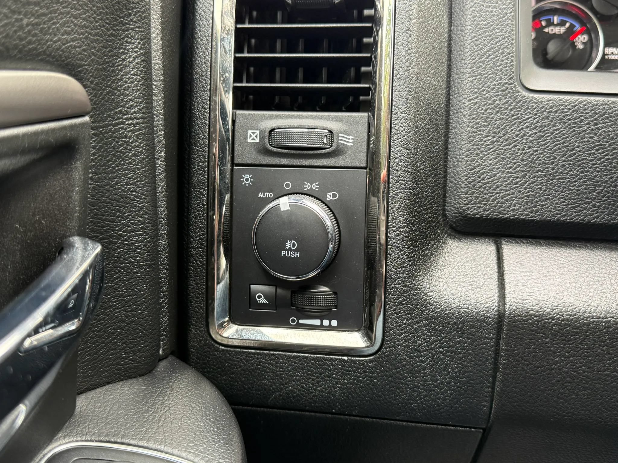 Used 2018 RAM 2500 Laramie w/ Sport Appearance Group AWD/4WD image 18