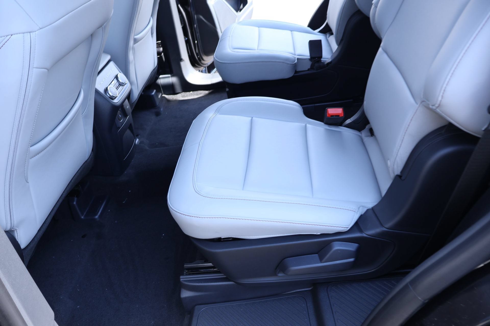 New 2026 Ford Explorer Active w/ Active Comfort Package RWD image 13