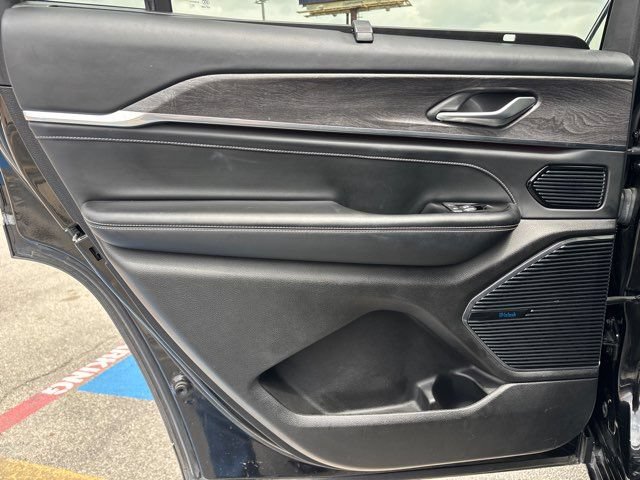 Used 2022 Jeep Grand Cherokee L Overland w/ Luxury Tech Group IV AWD/4WD image 29