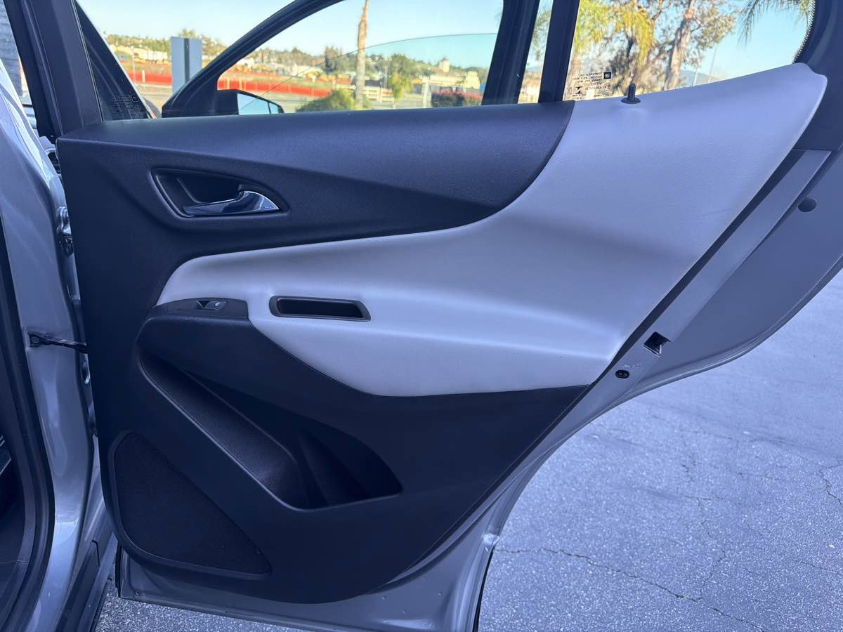 Used 2023 Chevrolet Equinox LS image 43
