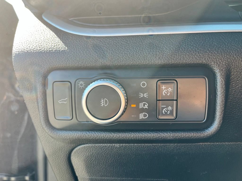 Used 2021 Ford Explorer XLT w/ Equipment Group 202A AWD/4WD image 16