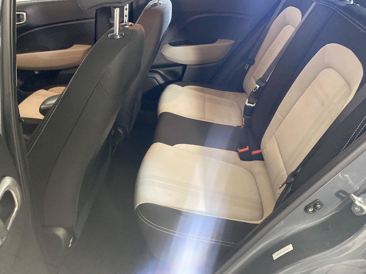Used 2025 Hyundai Venue SEL FWD image 21