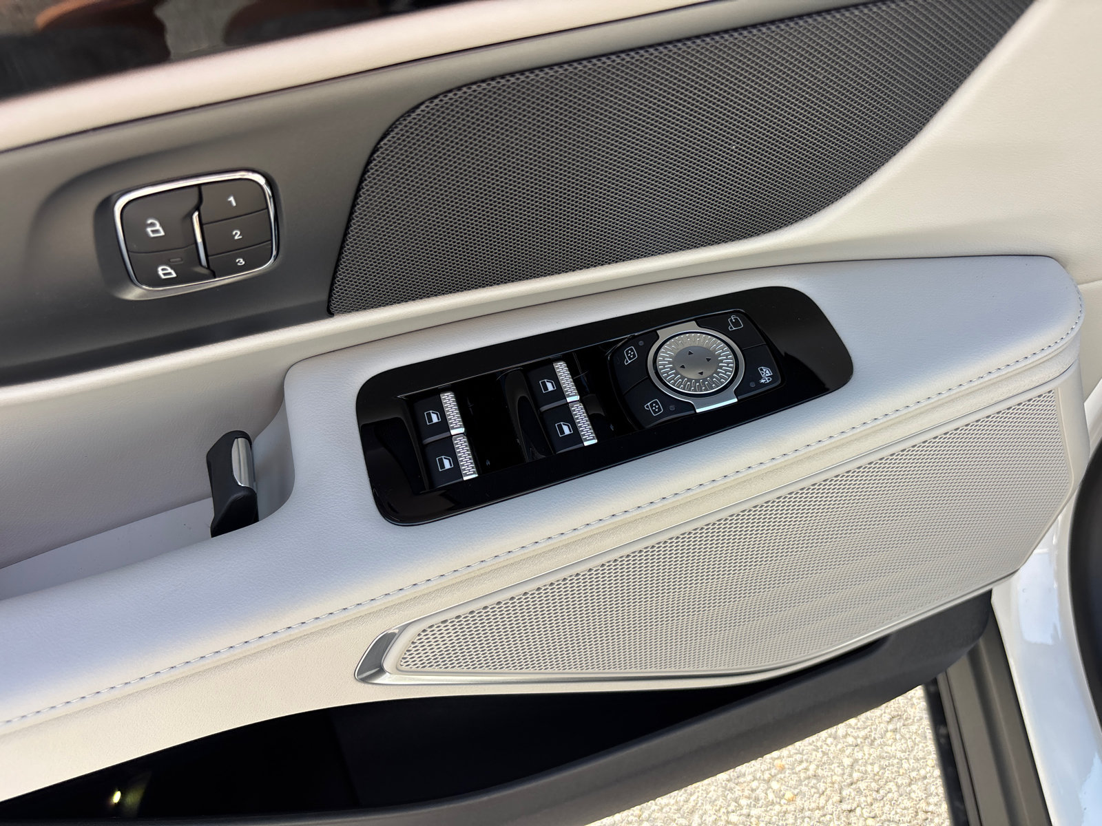 New 2026 Lincoln Nautilus Premier AWD/4WD image 13
