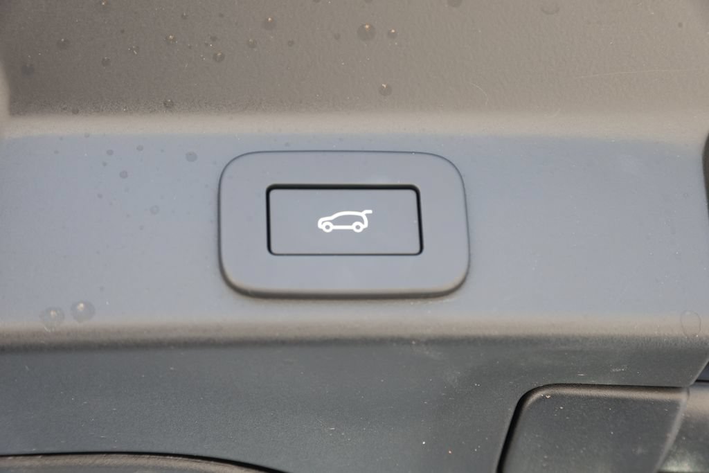 Certified 2026 Jaguar F-PACE R-Dynamic S AWD/4WD image 9