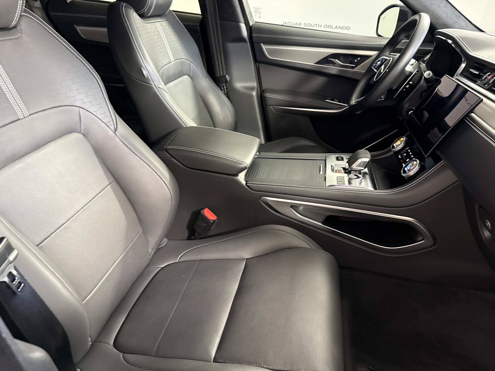 Certified 2026 Jaguar F-PACE R-Dynamic S AWD/4WD image 10