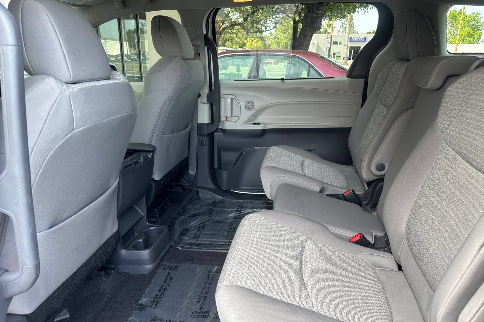 Used 2023 Toyota Sienna LE FWD image 12