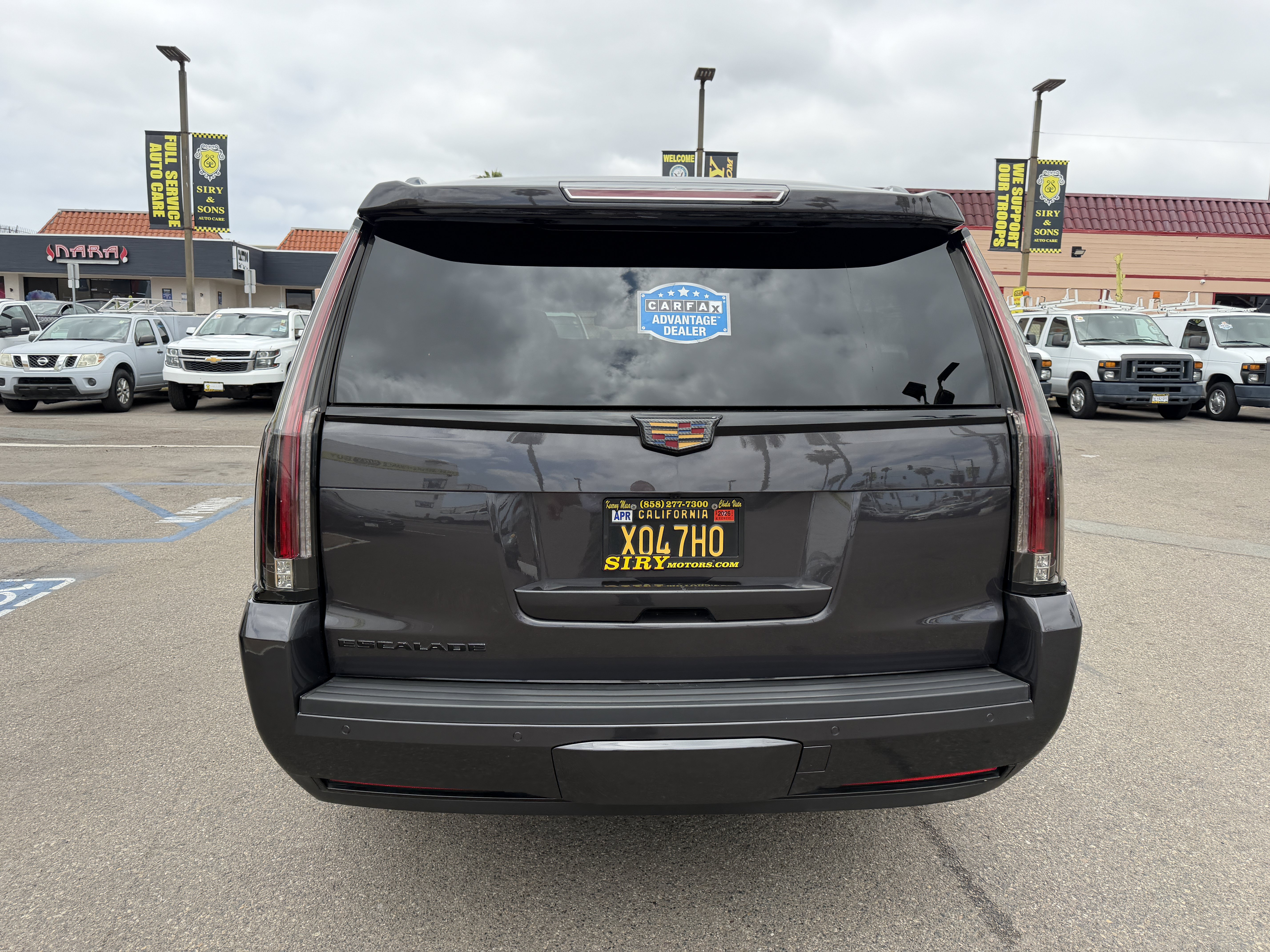 Used 2016 Cadillac Escalade ESV Premium AWD/4WD image 4