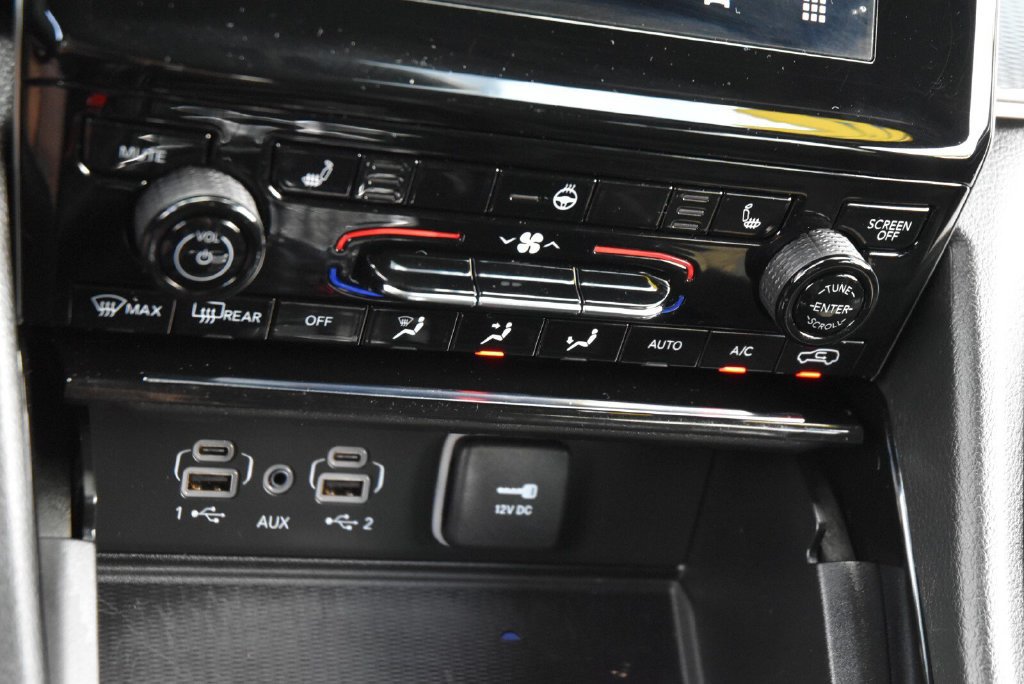 Used 2023 Jeep Grand Cherokee Altitude AWD/4WD image 21