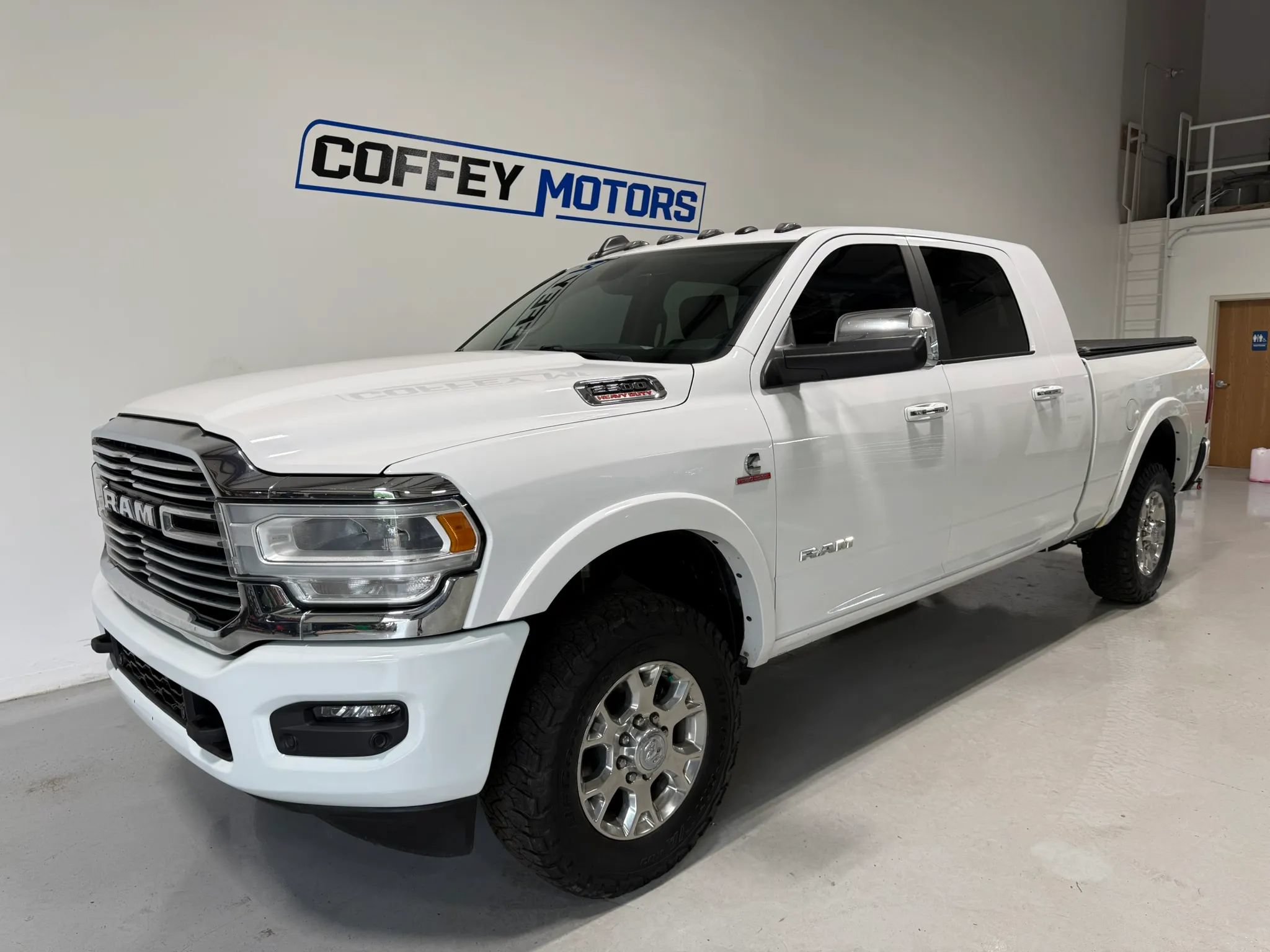 Used 2020 RAM 2500 Laramie w/ Body Color Bumper Group AWD/4WD image 2