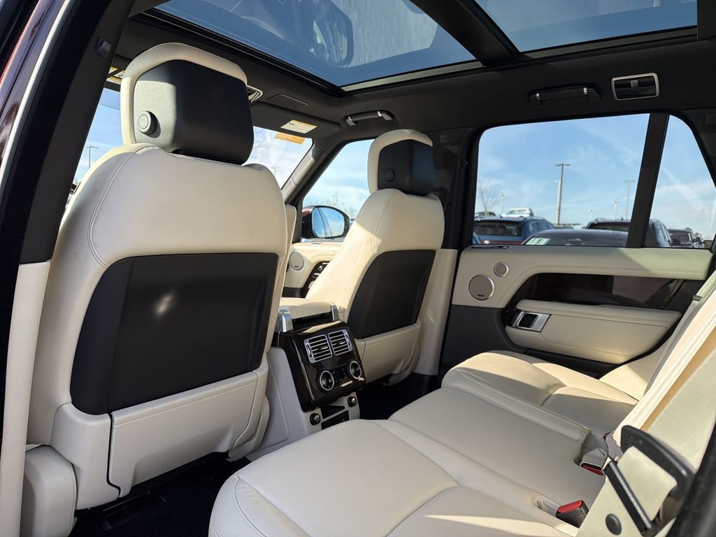 Used 2022 Land Rover Range Rover image 17